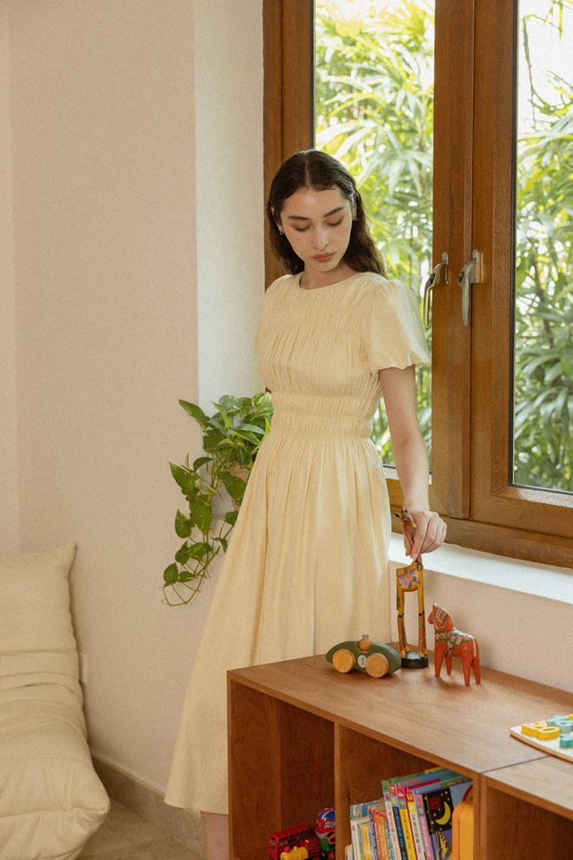 ERLENA LINEN RUCHED PUFF SLEEVE MIDAXI DRESS (YELLOW)