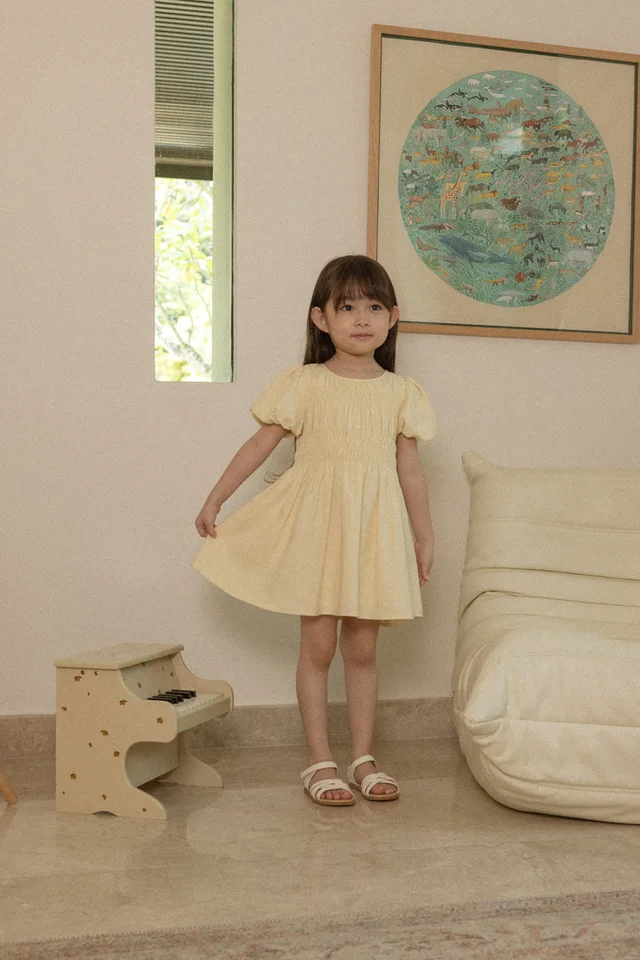 ERLENA LINEN RUCHED PUFF SLEEVE DRESS - MINI GIRL (YELLOW)