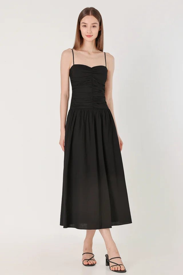WHITLEY PADDED LINEN RUCHED LOW WAIST MIDAXI DRESS (BLACK)