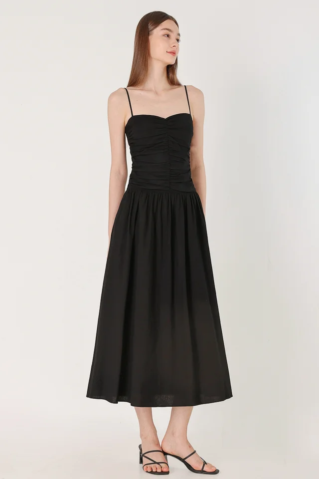 WHITLEY PADDED LINEN RUCHED LOW WAIST MIDAXI DRESS (BLACK)