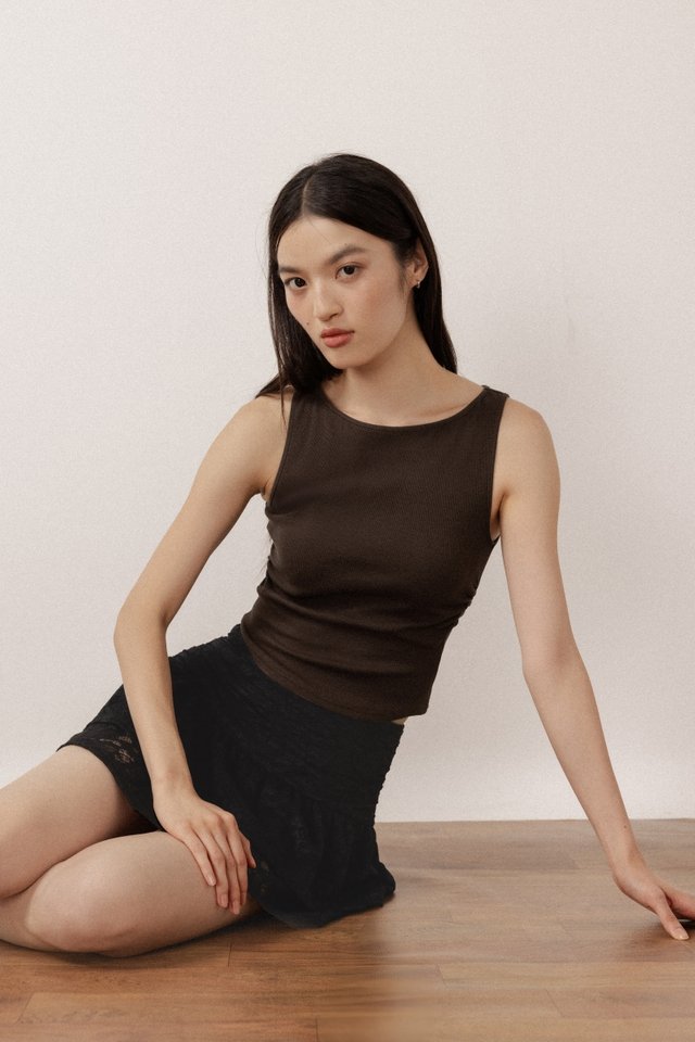ERIS PADDED BOAT NECK SIDE RUCHED RIBBED TOP (BROWN)