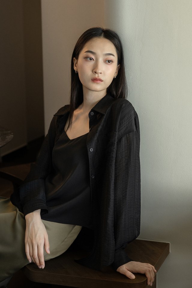 ARINA TEXTURED SHEER POCKET BUTTON UP SHIRT (BLACK)