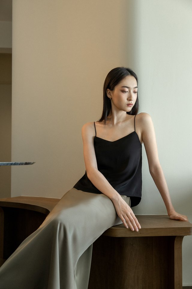 ARINA REVERSIBLE PADDED CAMI TOP (BLACK)