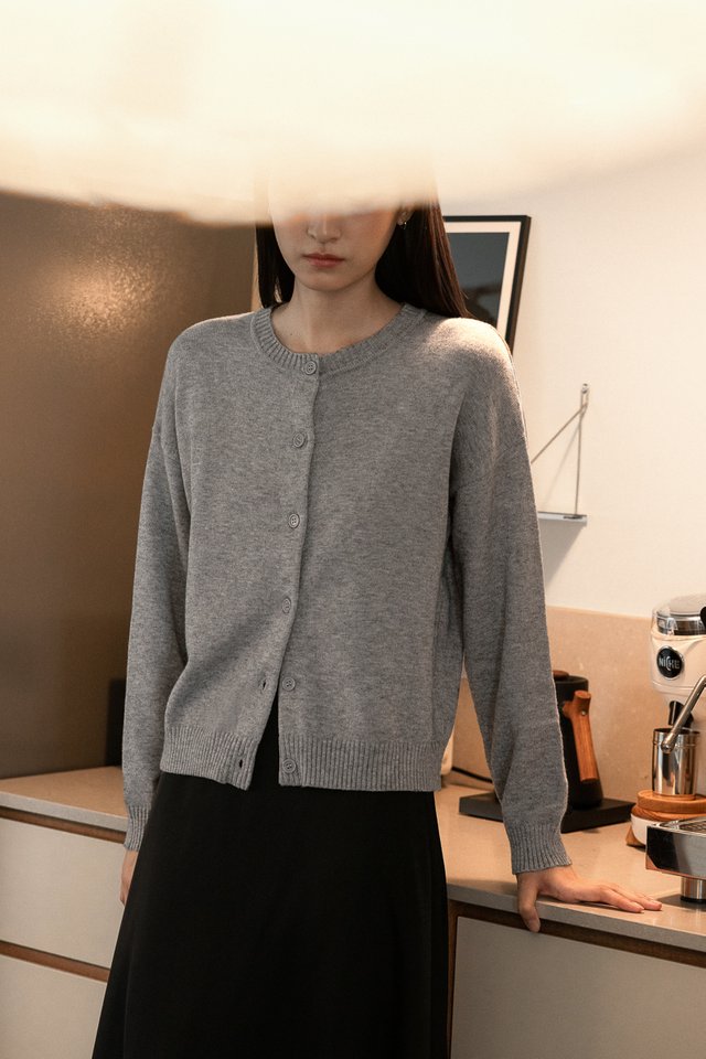 LENNON CREW NECK BUTTON KNIT CARDIGAN (GREY)