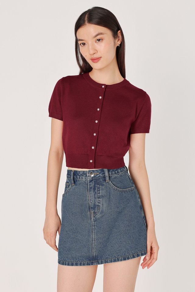 ASHLYN PEARL BUTTON KNIT TOP (DARK RED)