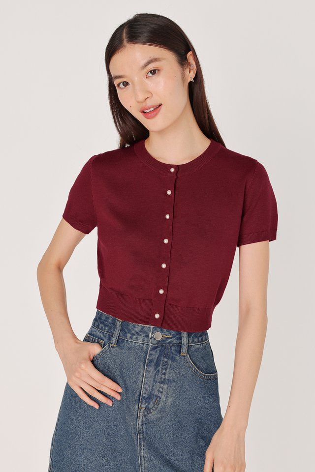 ASHLYN PEARL BUTTON KNIT TOP (DARK RED)