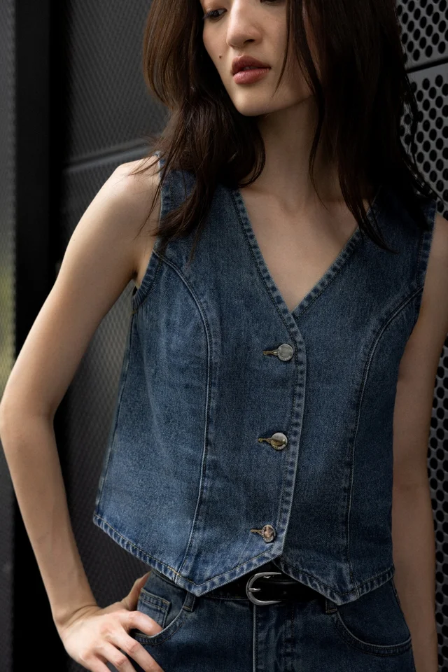 CAPTIVATE DENIM BUTTON VEST TOP