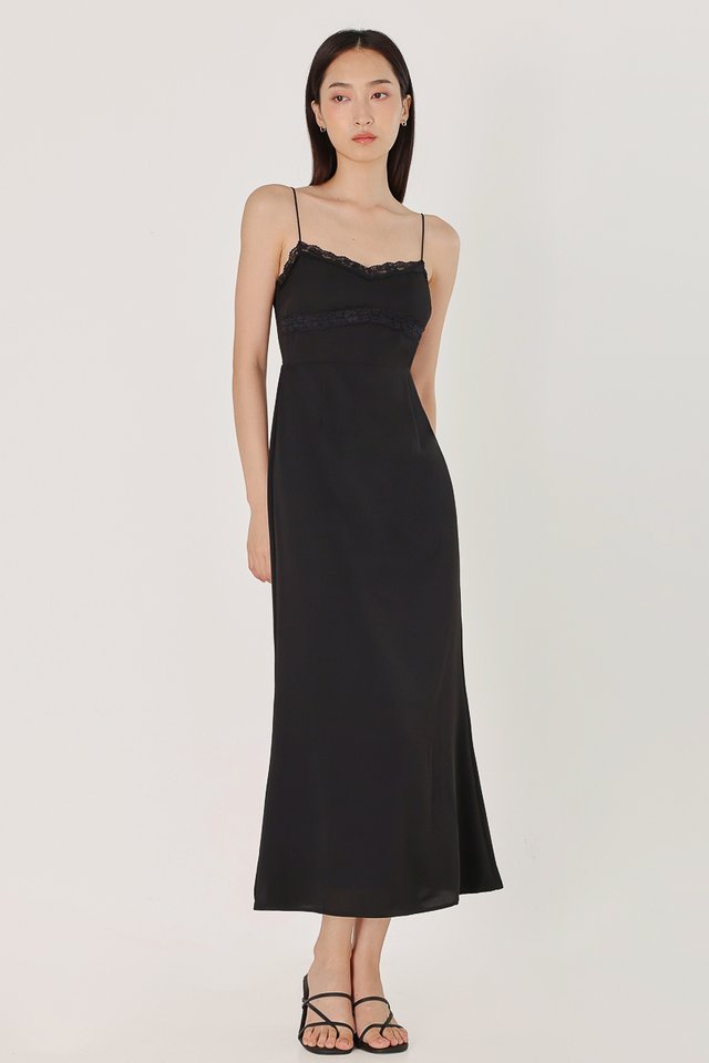 CAREY PADDED LACE TRIM MAXI DRESS (BLACK)