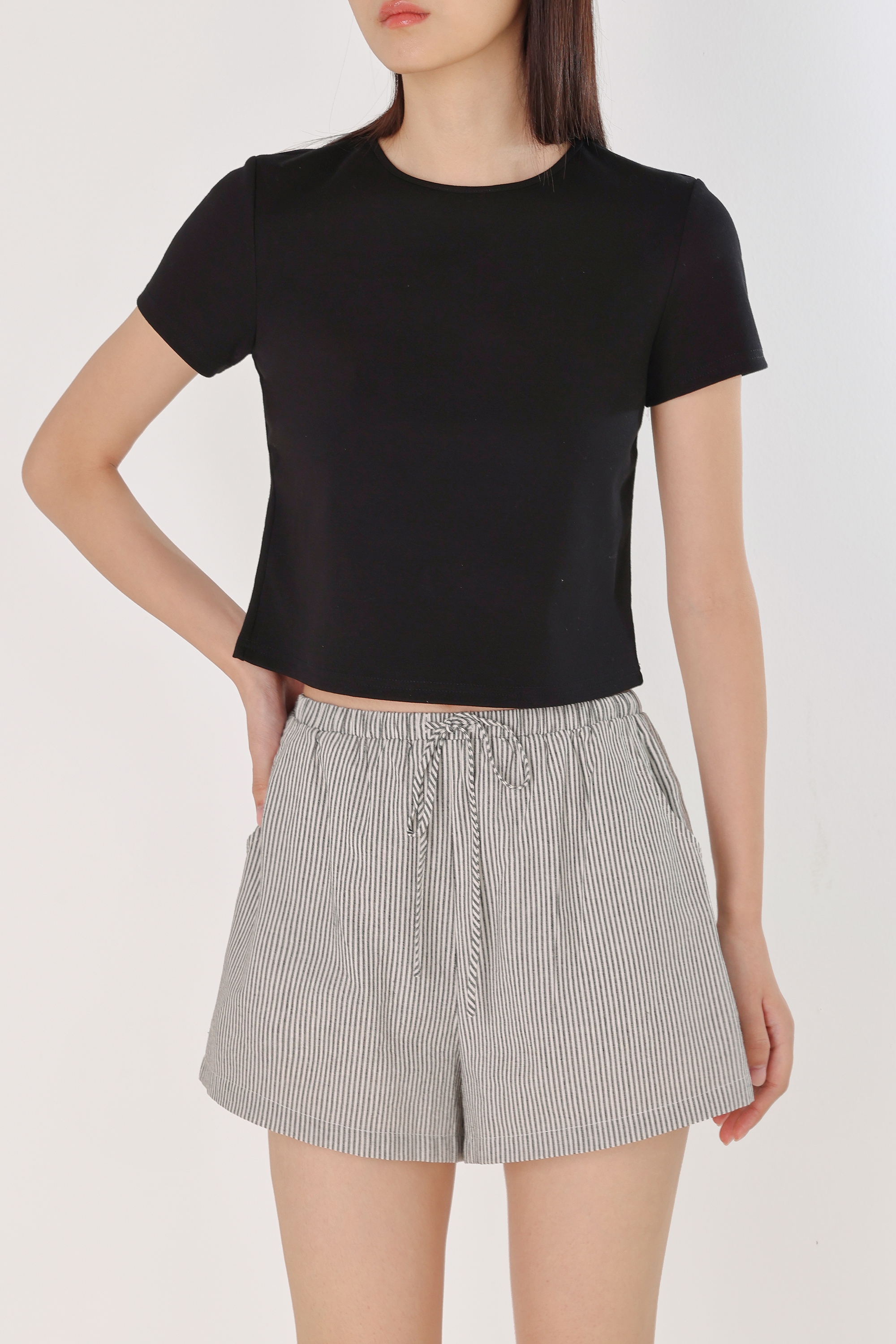 TASYA BASIC CREW NECK TEE (BLACK) | Lovet