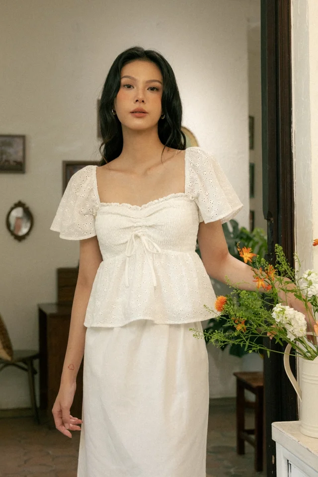 AURELIE PADDED LINEN SMOCKED DRAWSTRING TUBE TOP (EYELET)