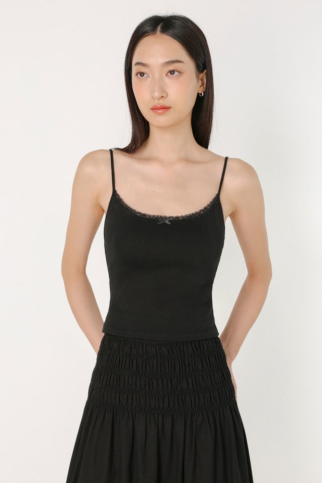 BETHYLN PADDED POINTELLE LACE TRIM SCOOP CAMI TOP (BLACK)