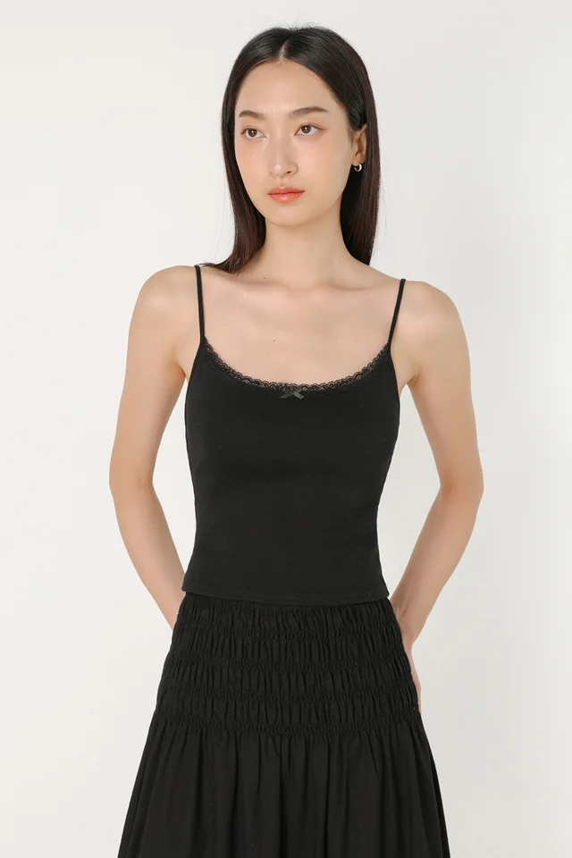 BETHYLN PADDED POINTELLE LACE TRIM SCOOP CAMI TOP (BLACK)