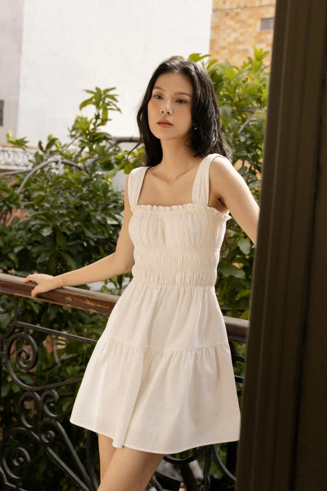 KAYLIE PADDED LINEN SWEETHEART RUCHED TUBE MINI DRESS (WHITE)
