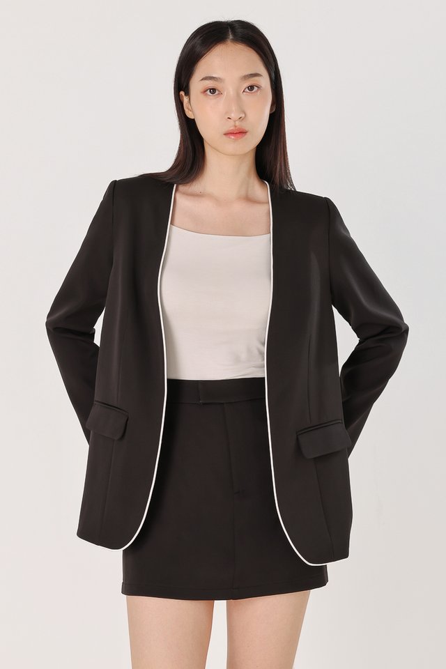 RAELYN CONTRAST PIPING PADDED SHOULDER SLIM-FIT BLAZER (BLACK)