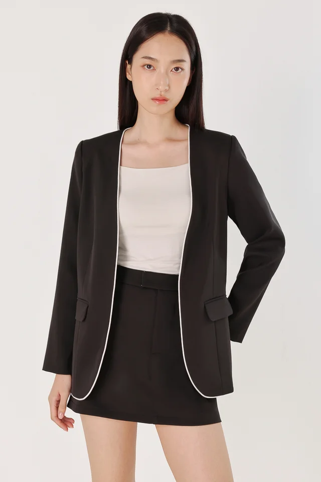 RAELYN CONTRAST PIPING PADDED SHOULDER SLIM-FIT BLAZER (BLACK)