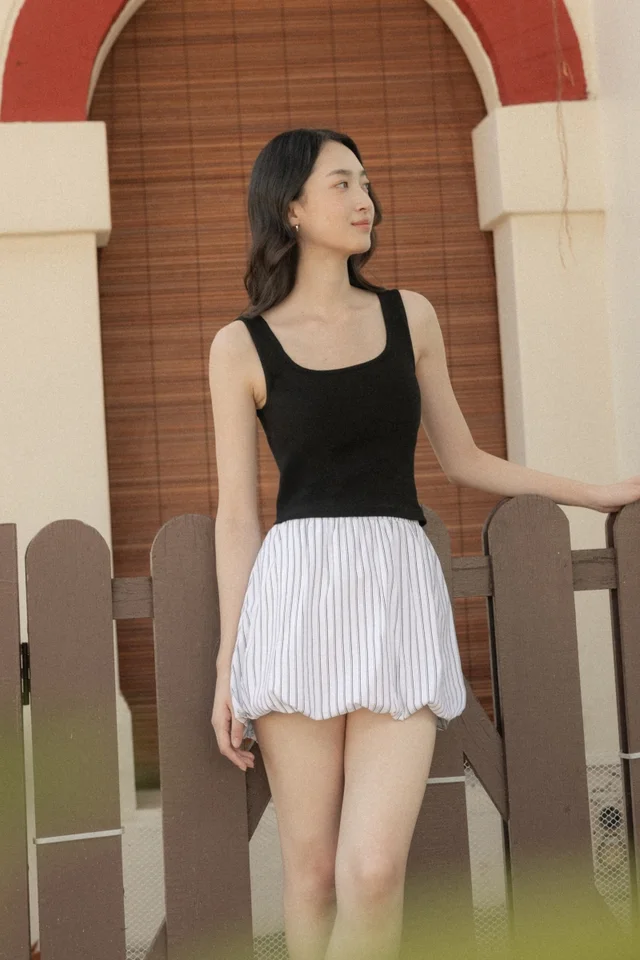 ANIA BUBBLE HEM SKORTS (BLACK STRIPED)
