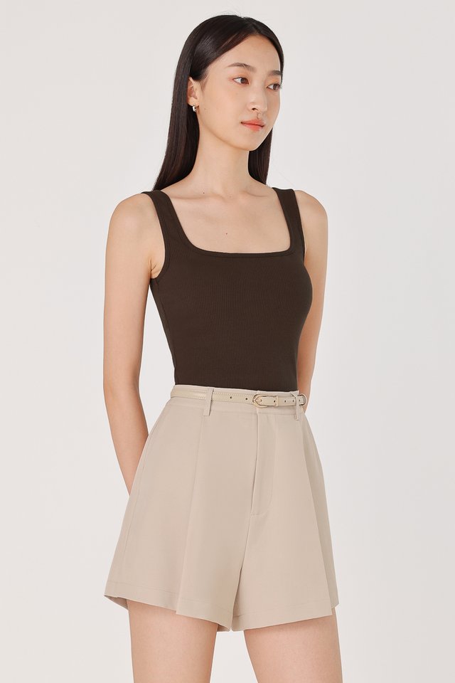PEYTON PLEATED SLANT HEM SHORTS (OAT)