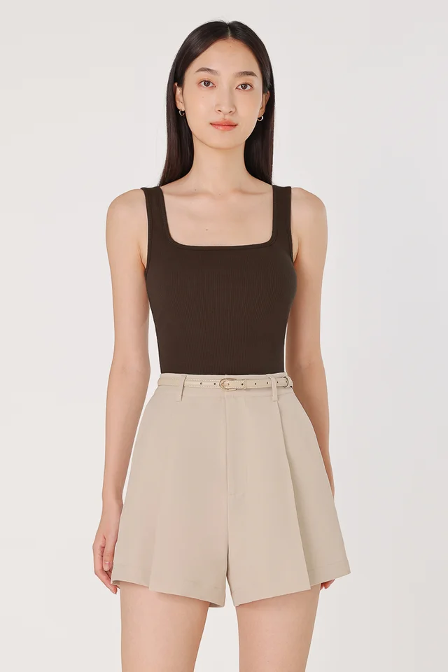 PEYTON PLEATED SLANT HEM SHORTS (OAT)