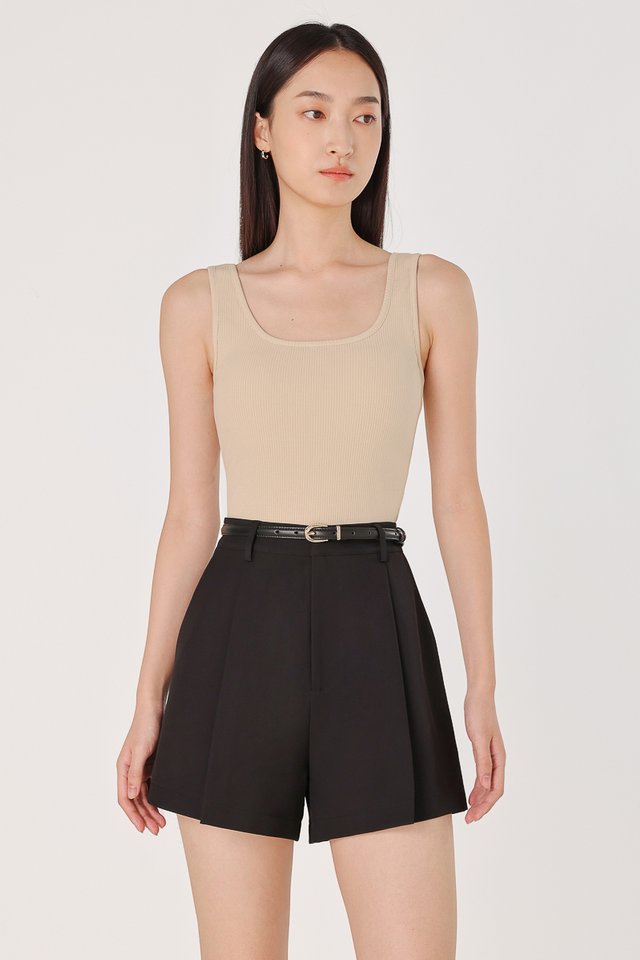 PEYTON PLEATED SLANT HEM SHORTS (BLACK)