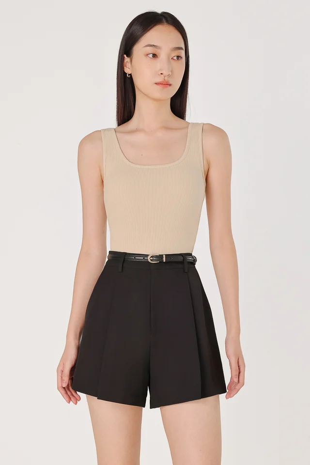 PEYTON PLEATED SLANT HEM SHORTS (BLACK)