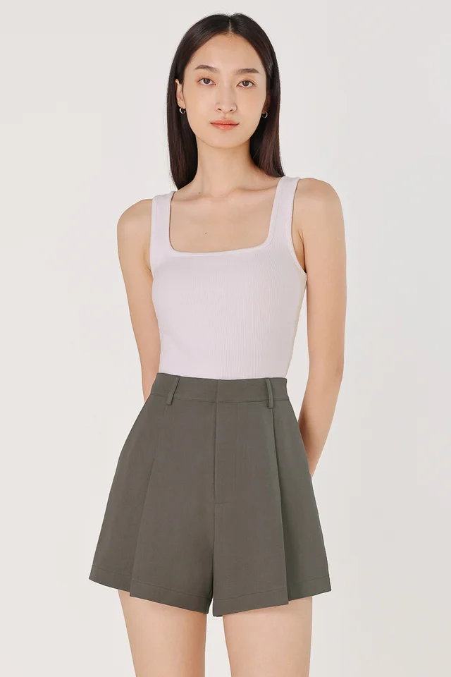 PEYTON PLEATED SLANT HEM SHORTS (GREY)