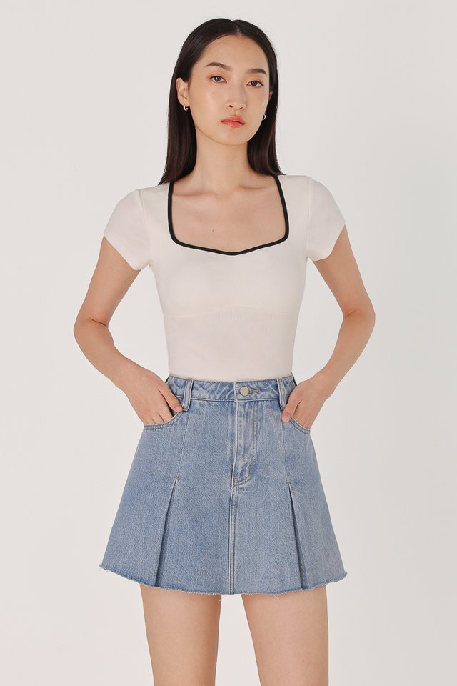 JUNE PADDED CONTRAST TRIM RIBBED SLEEVE TOP (WHITE WITH BLACK TRIM)