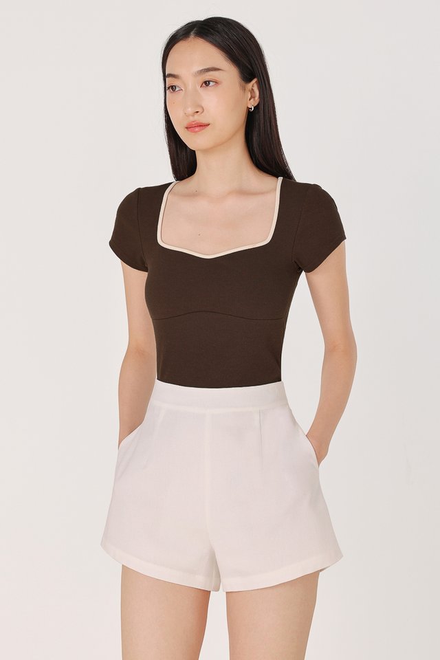 JUNE PADDED CONTRAST TRIM RIBBED SLEEVE TOP (BROWN WITH OAT TRIM)