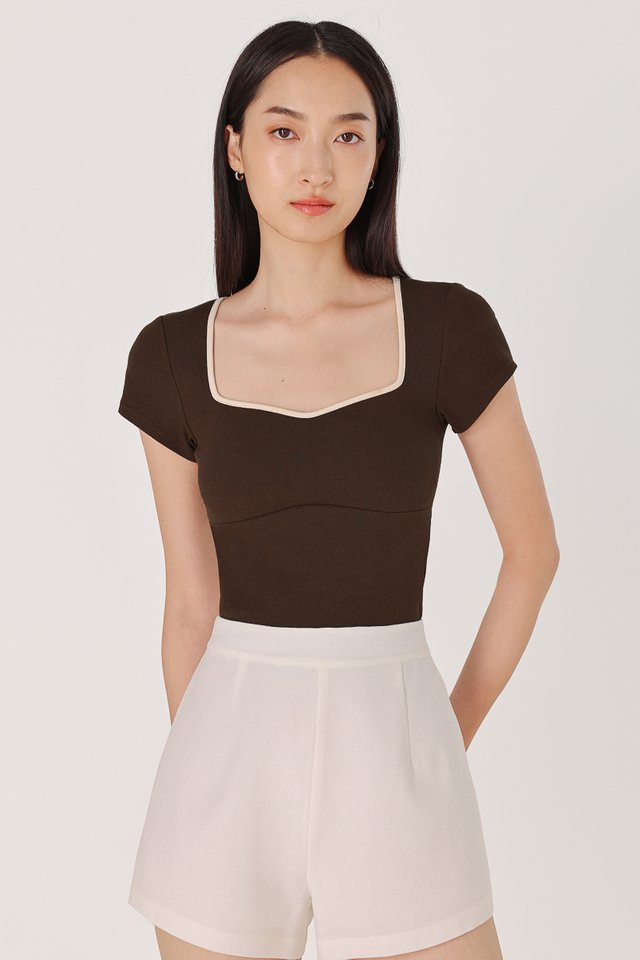 JUNE PADDED CONTRAST TRIM RIBBED SLEEVE TOP (BROWN WITH OAT TRIM)