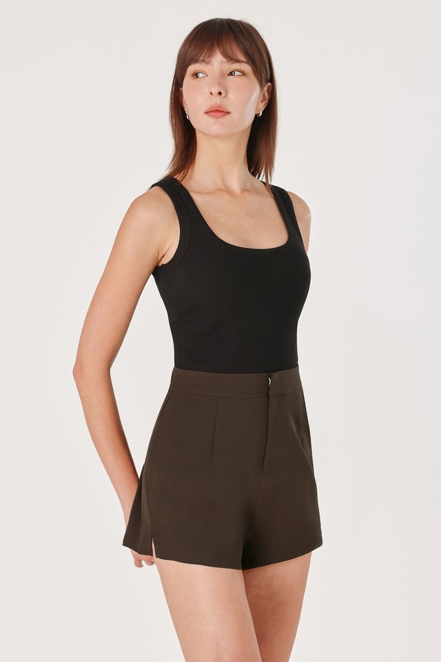 MARDEN FRONT CLASP SIDE SLIT SHORTS (ESPRESSO)