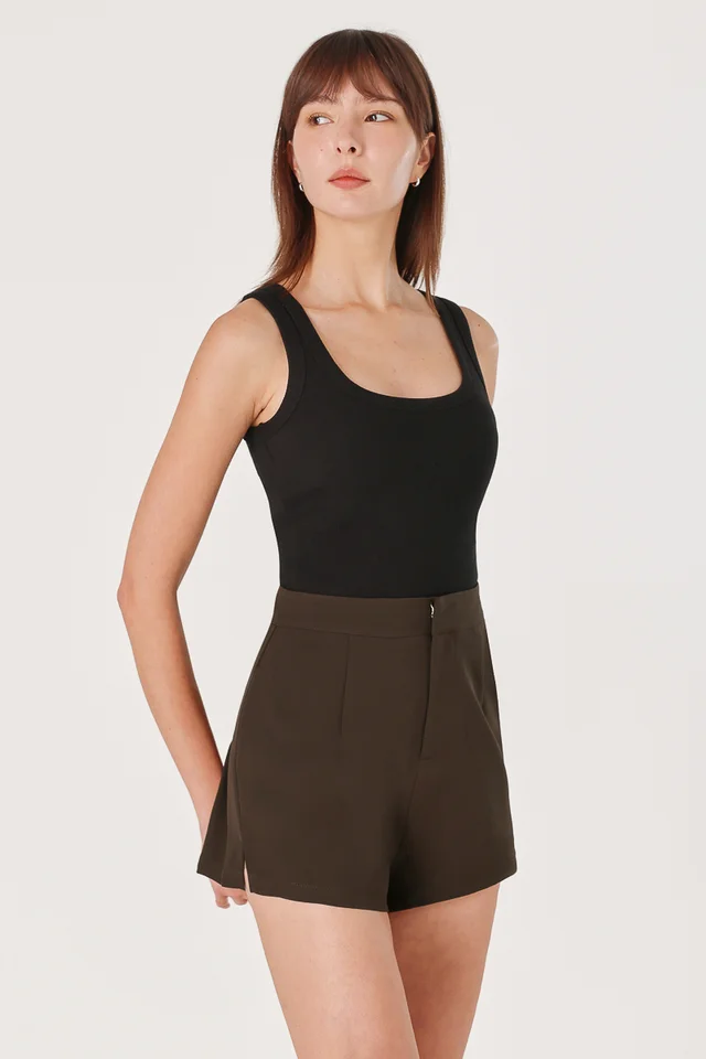 MARDEN FRONT CLASP SIDE SLIT SHORTS (ESPRESSO)