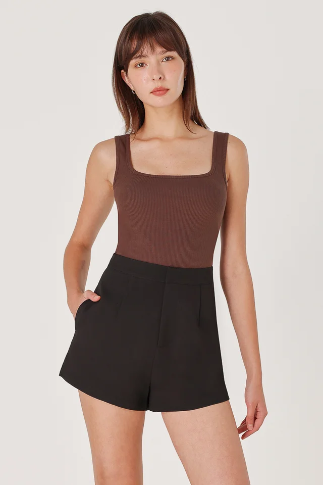 MARDEN FRONT CLASP SIDE SLIT SHORTS (BLACK)