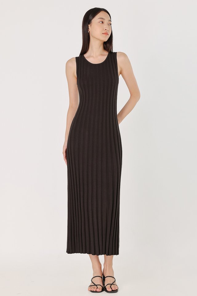 DOROTHY CREW NECK PANELLED KNIT MAXI DRESS (BROWN)