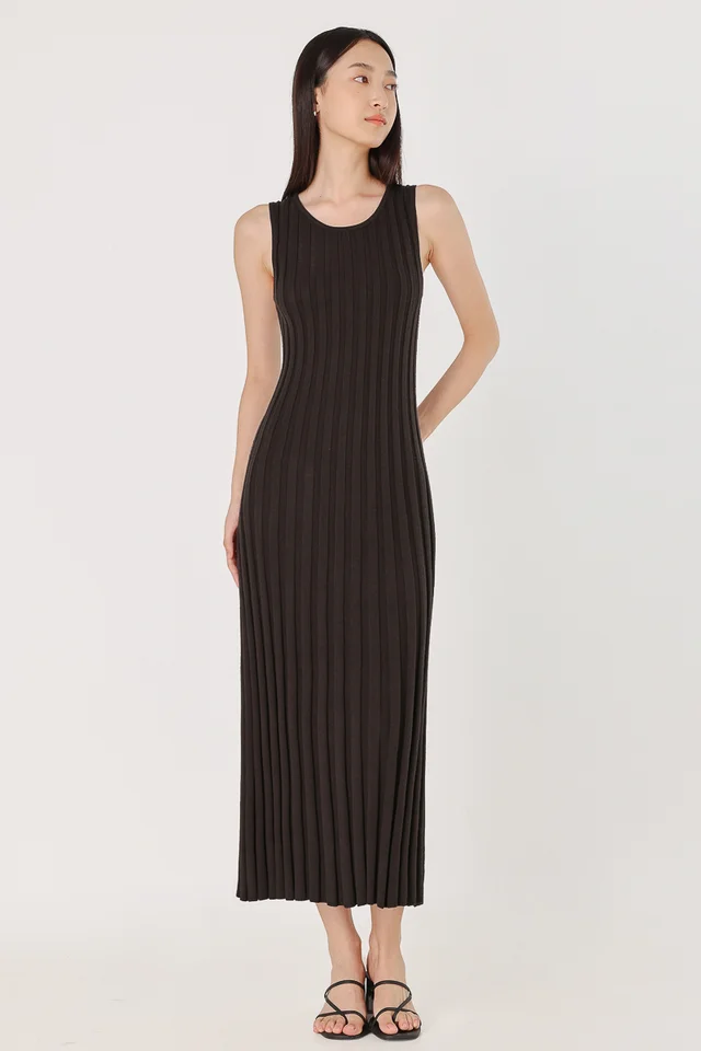 DOROTHY CREW NECK PANELLED KNIT MAXI DRESS (BROWN)