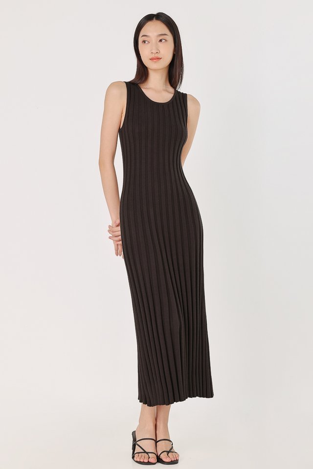 DOROTHY CREW NECK PANELLED KNIT MAXI DRESS (BROWN)