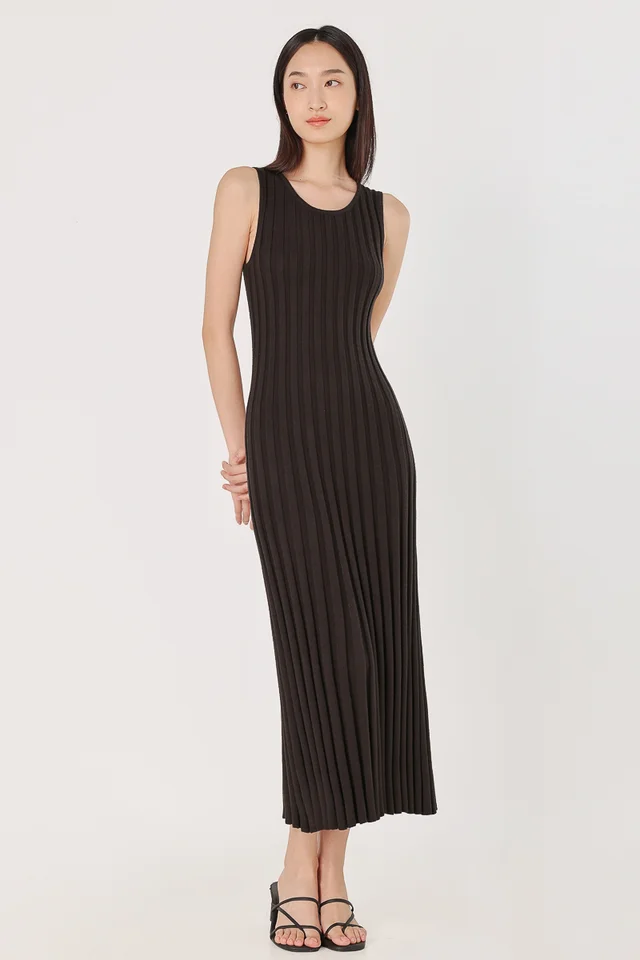 DOROTHY CREW NECK PANELLED KNIT MAXI DRESS (BROWN)