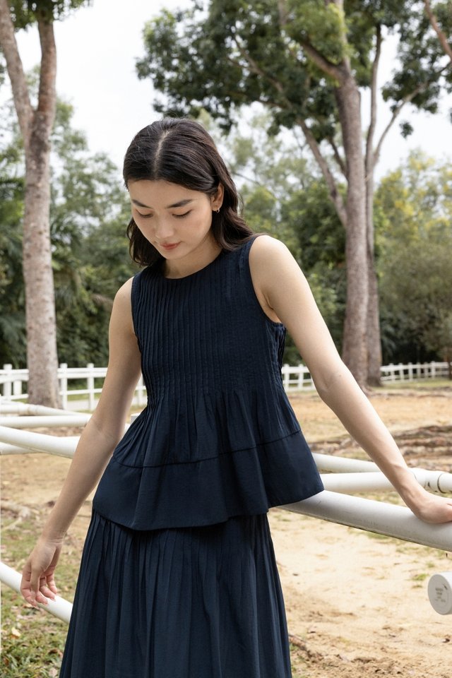 MARISSA PREMIUM PINTUCK THICK HEM TOP (NAVY)