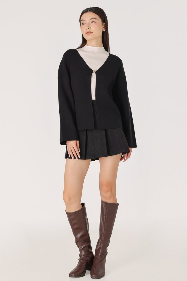 KINSLEY PREMIUM ACCENT BUTTON OVERSIZED KNIT CARDIGAN (BLACK)