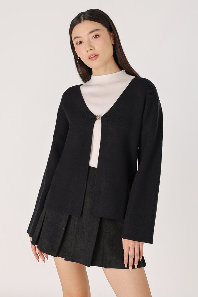 KINSLEY PREMIUM ACCENT BUTTON OVERSIZED KNIT CARDIGAN (BLACK)