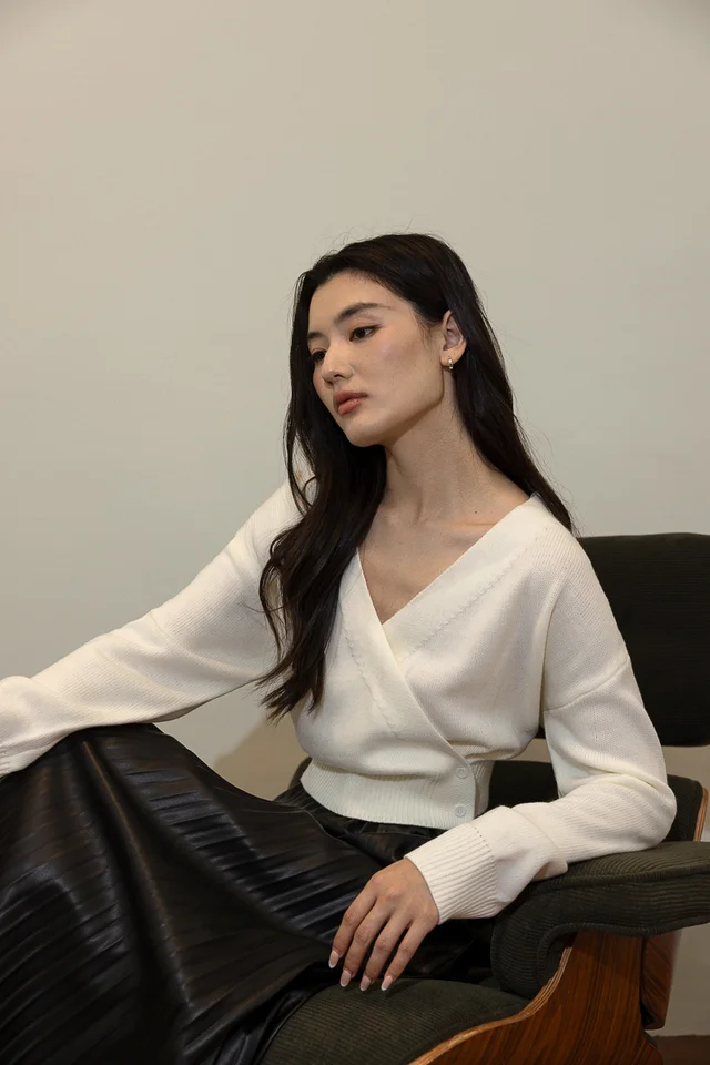 DALE WRAP BUTTON KNIT CARDIGAN TOP (OFF-WHITE)