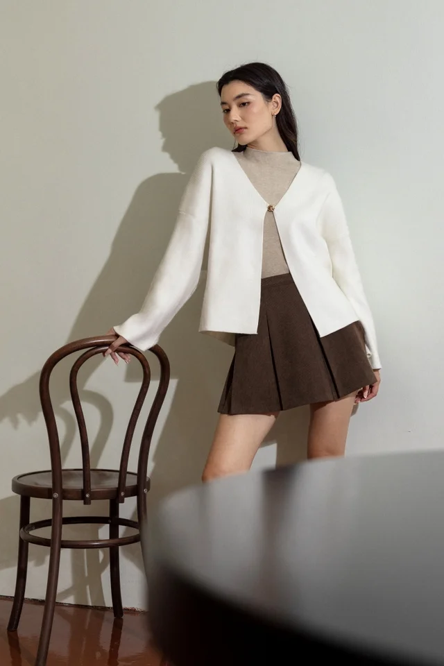 KINSLEY PREMIUM ACCENT BUTTON OVERSIZED KNIT CARDIGAN (OFF-WHITE)