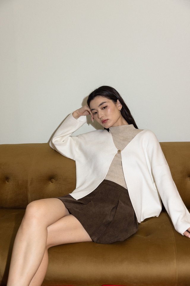 KINSLEY PREMIUM ACCENT BUTTON OVERSIZED KNIT CARDIGAN (OFF-WHITE)