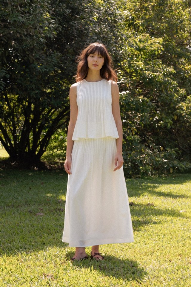 MARISSA PREMIUM PINTUCK WAIST FLARE MAXI SKIRT - PETITE (WHITE)