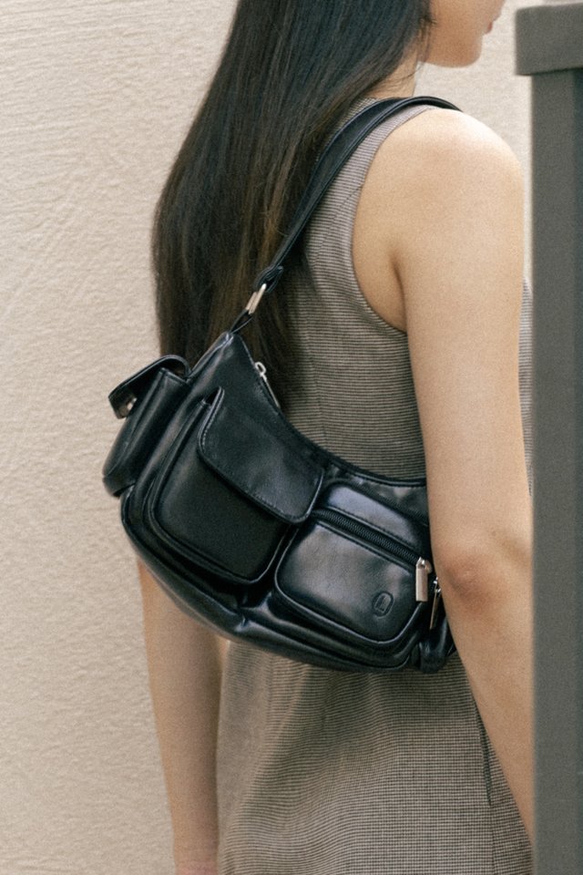 INTENTIONAL MULTI-POCKET SHOULDER BAG (BLACK)