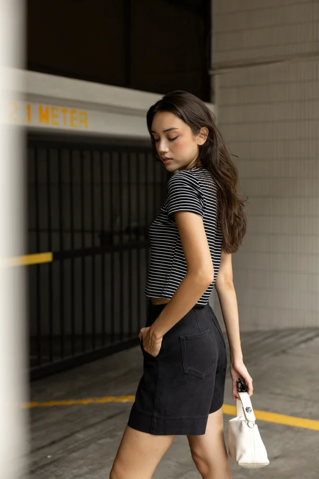 TASLYN STRIPED BASIC CREW NECK TEE (BLACK)
