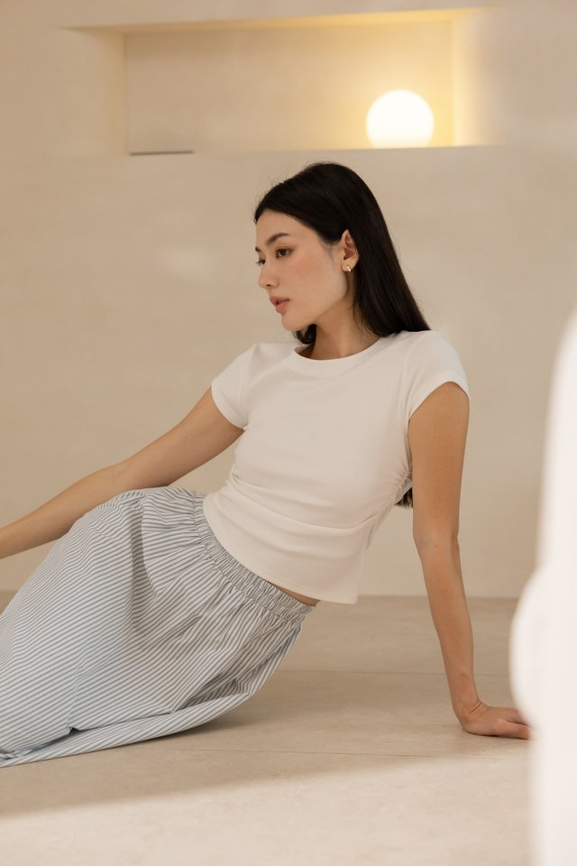 JUNIE SIDE RUCHED CREW NECK TEE (WHITE)