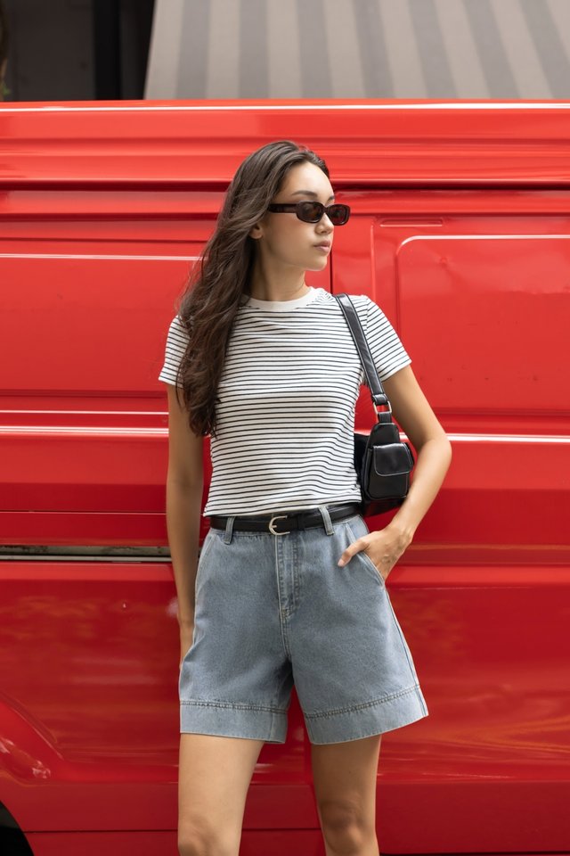 BOTTOM LINE THICK HEM SLANT POCKET MUM DENIM SHORTS (LIGHT WASHED)