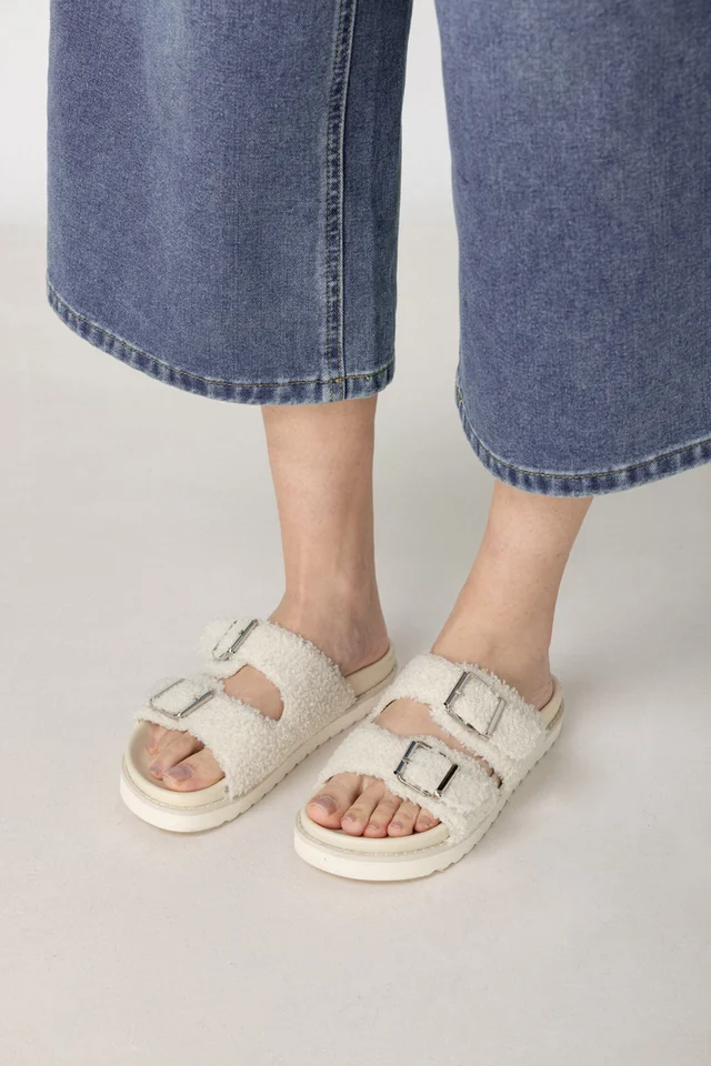 MILLY FURRY BUCKLE SANDALS (OFF-WHITE)