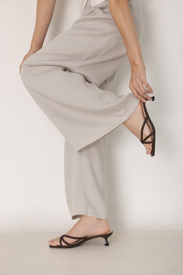 DIANE KNOT STRAP KITTEN HEELS (BROWN)