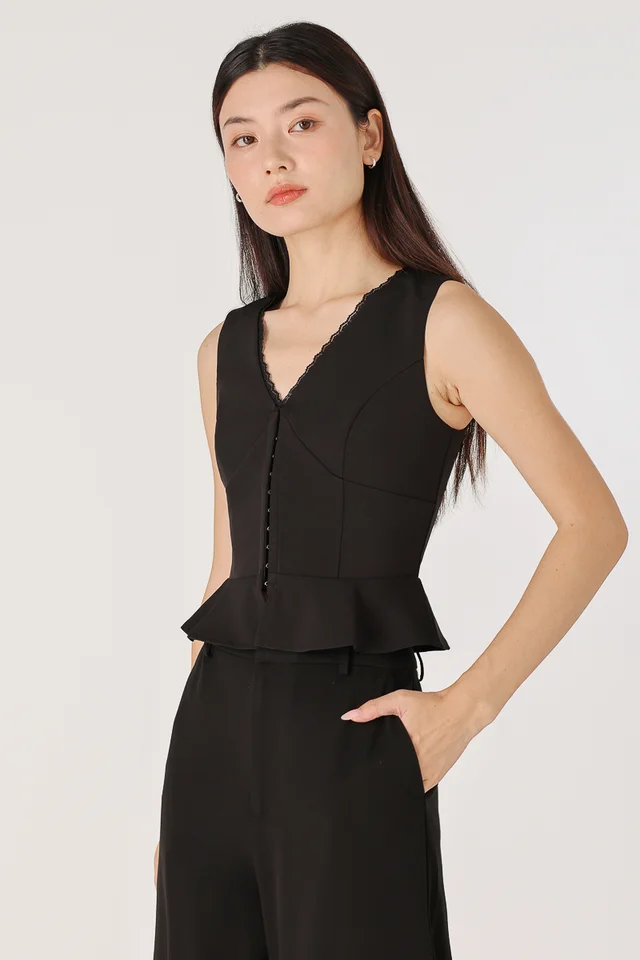 MADDIE V-NECK CLASP PEPLUM TOP (BLACK)