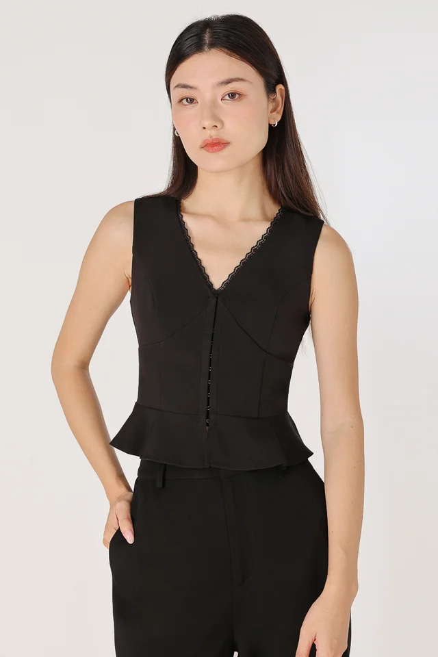 MADDIE V-NECK CLASP PEPLUM TOP (BLACK)